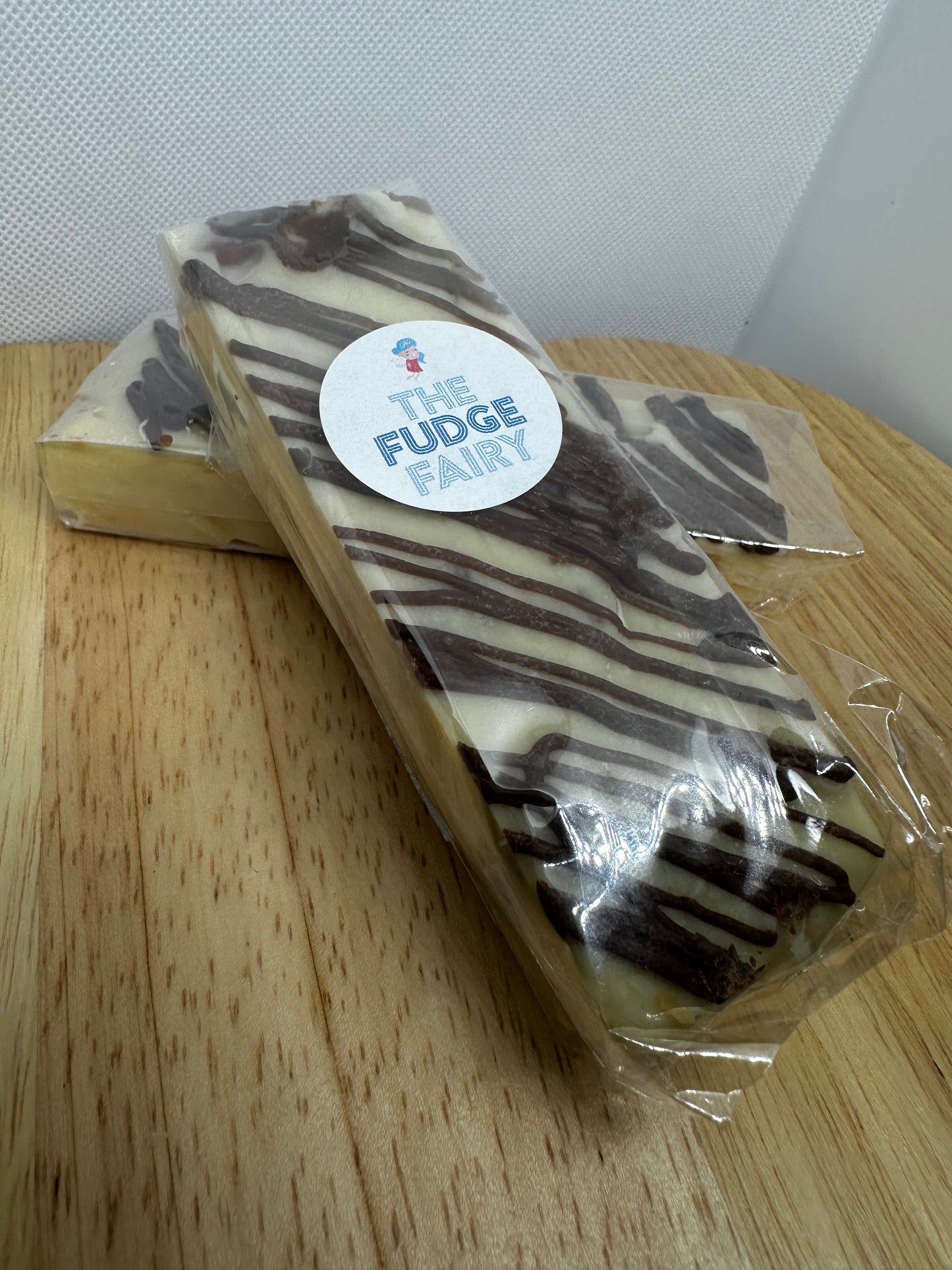 Cherry Bakewell Fudge Bar