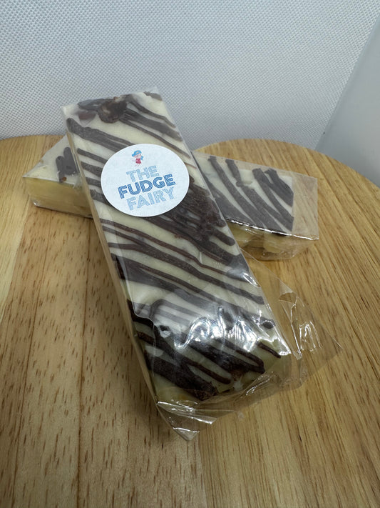 Cherry Bakewell Fudge Bar